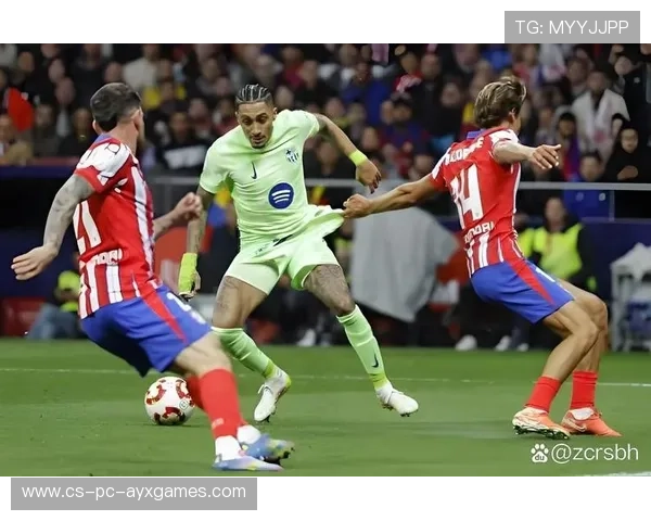 巴萨拉菲尼亚外脚背挑射得手