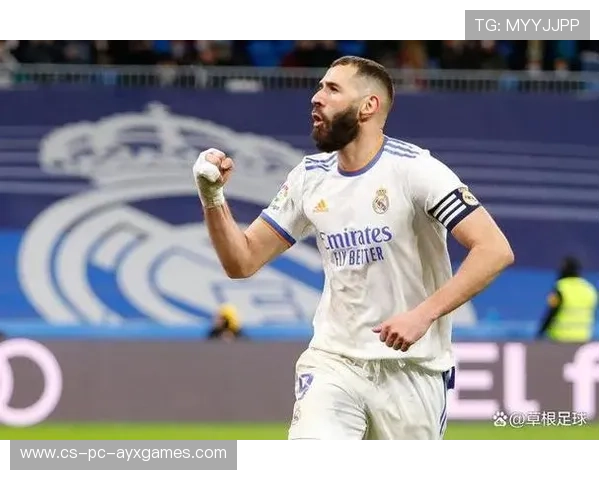 皇马本泽马门前抢点再显老练